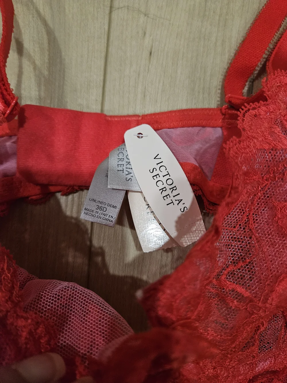 Victoria's Secret Red Lace Underwire Lace Bra & Bikini Set - Picture 3 of 6